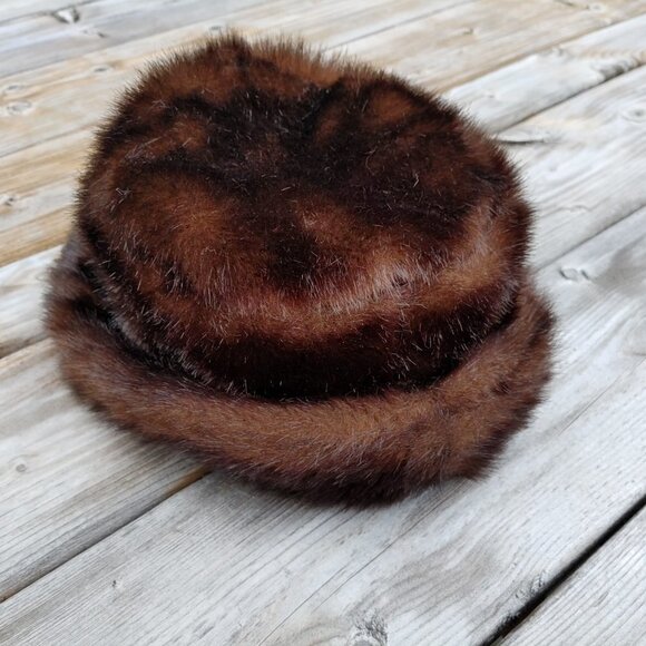ATTRACTIVE Le Chateau Faux Fur Woman's Hat Brim WARM Cold Weather Hat BR… - Picture 3 of 5
